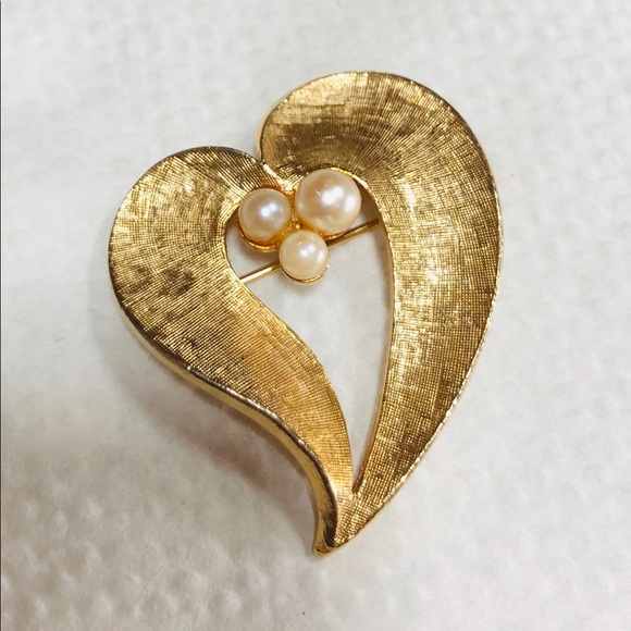 Capri Jewelry Vintage Capri Heart Faux Pearl Gold Tone Brooch